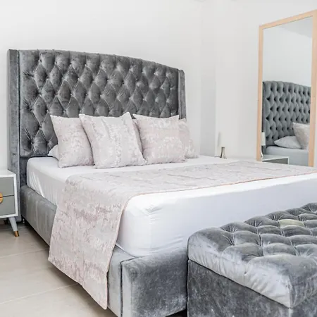 Torre Ginebra Apartment